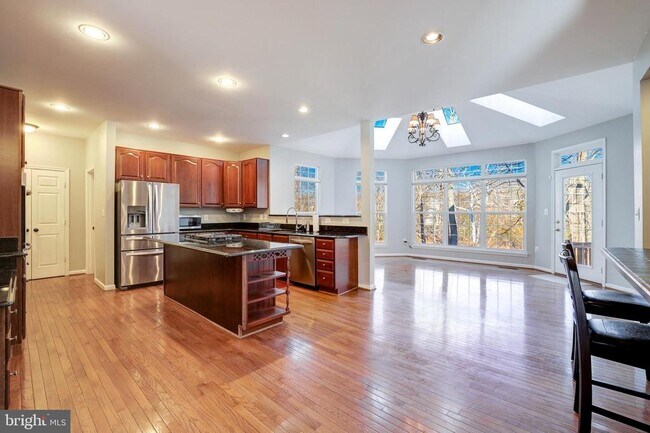 Building Photo - 43258 Meadowood Ct