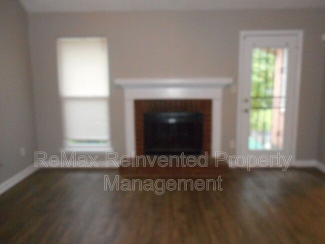 Building Photo - 3010 Miranda Rd