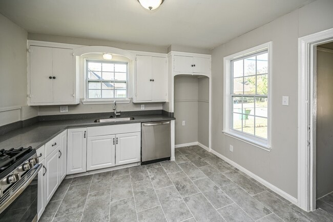 Building Photo - 500 Alford St