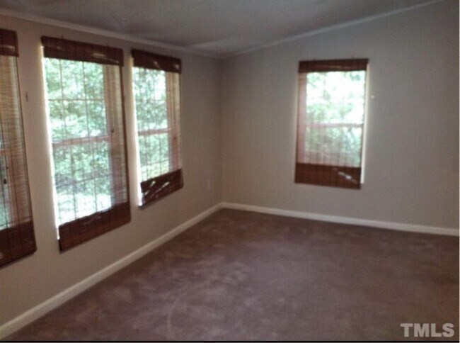 Building Photo - 604 Maple Ln