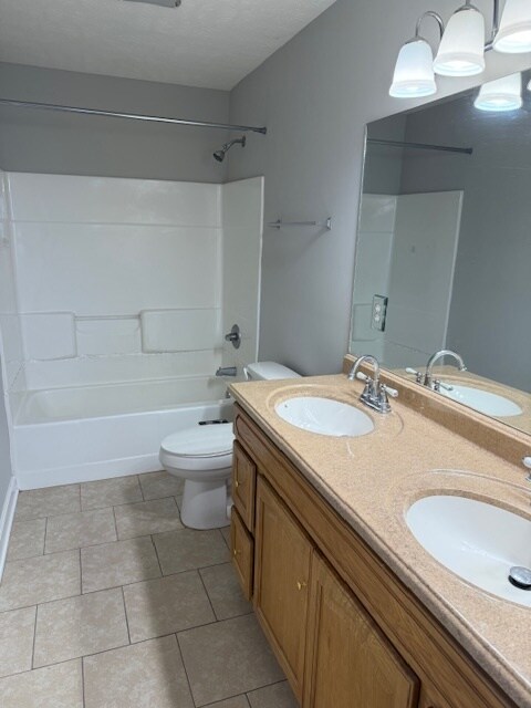 Building Photo - $1,000 off first month's rent if move in b...