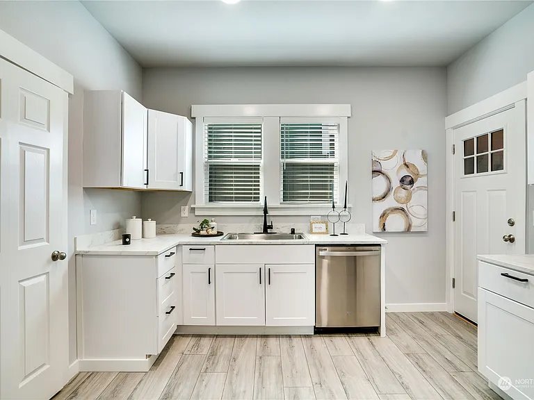 Building Photo - 640 N Anderson St