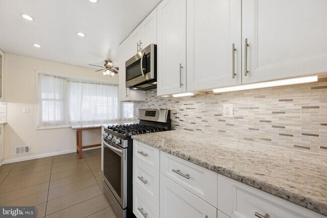 Building Photo - 1721 University Blvd W