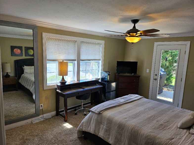 Building Photo - 14949 Hook Hollow Rd