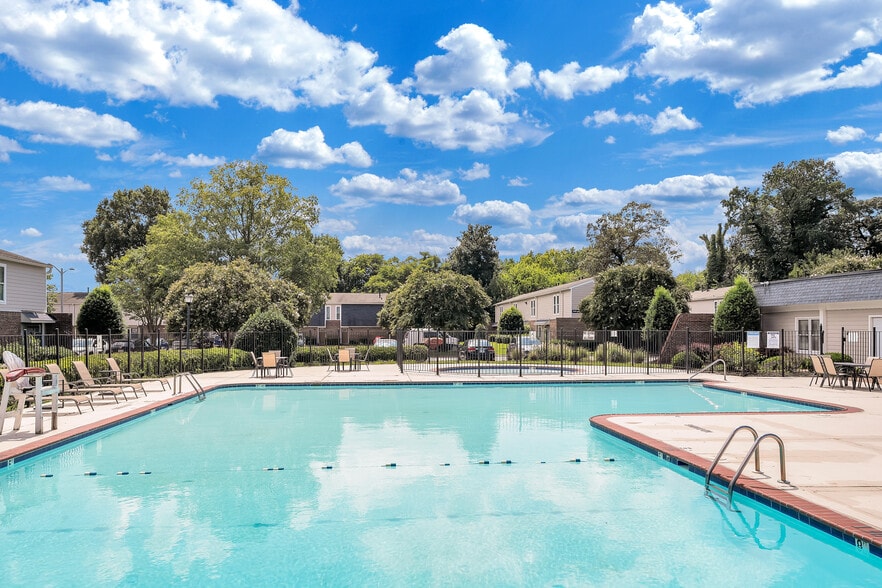 Building Photo - BayPointe Crossing