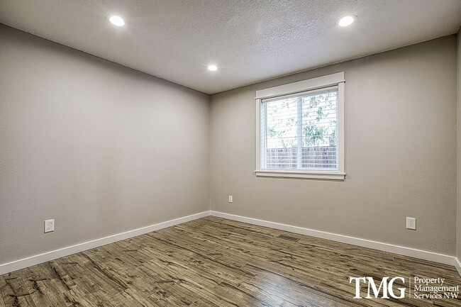 Building Photo - Stylish One-Level Living in East Vancouver!