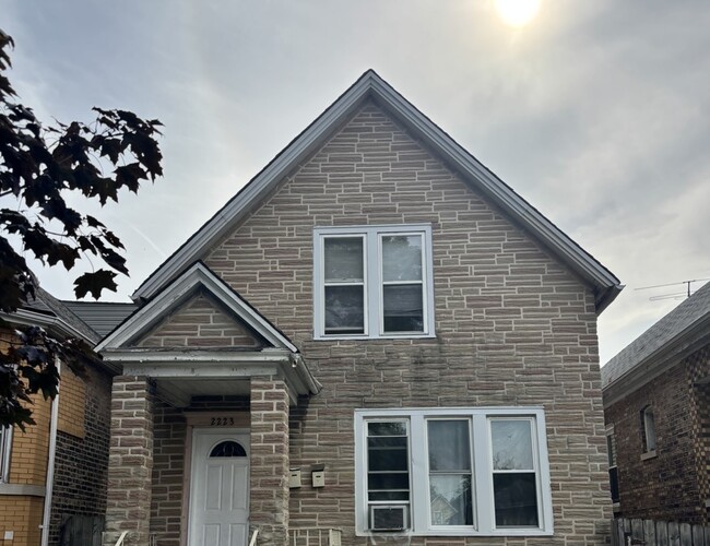 Primary Photo - 2223 N La Crosse Ave