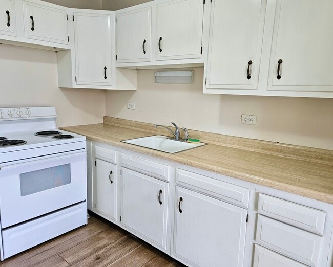 Building Photo - 4300 W Ford City Dr