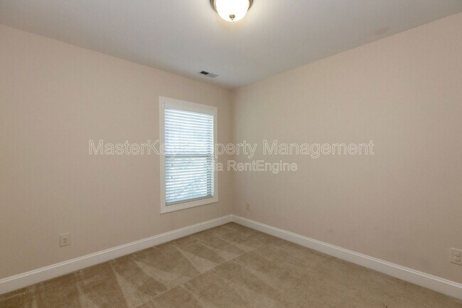 Building Photo - 4020 Vallonia Dr