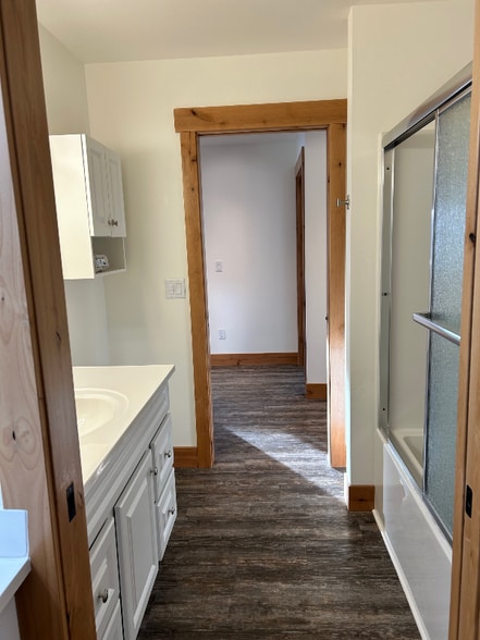 Building Photo - 240 Cayuse Ln