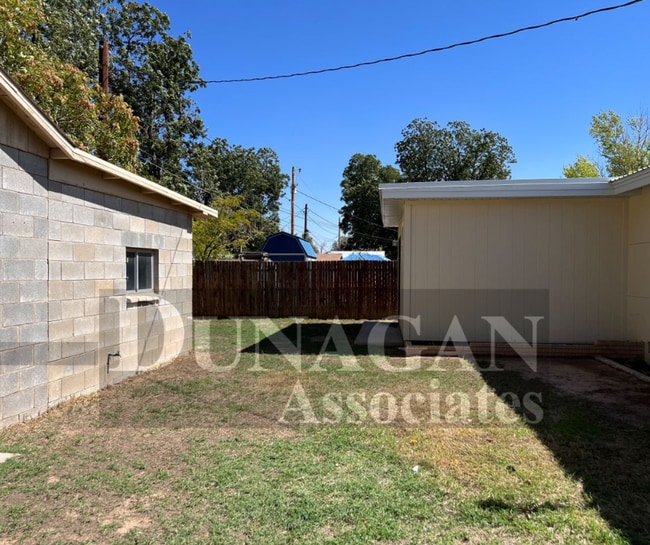 Building Photo - OPEN HOUSE ON 10/17 @ 2:25! Call us today ...