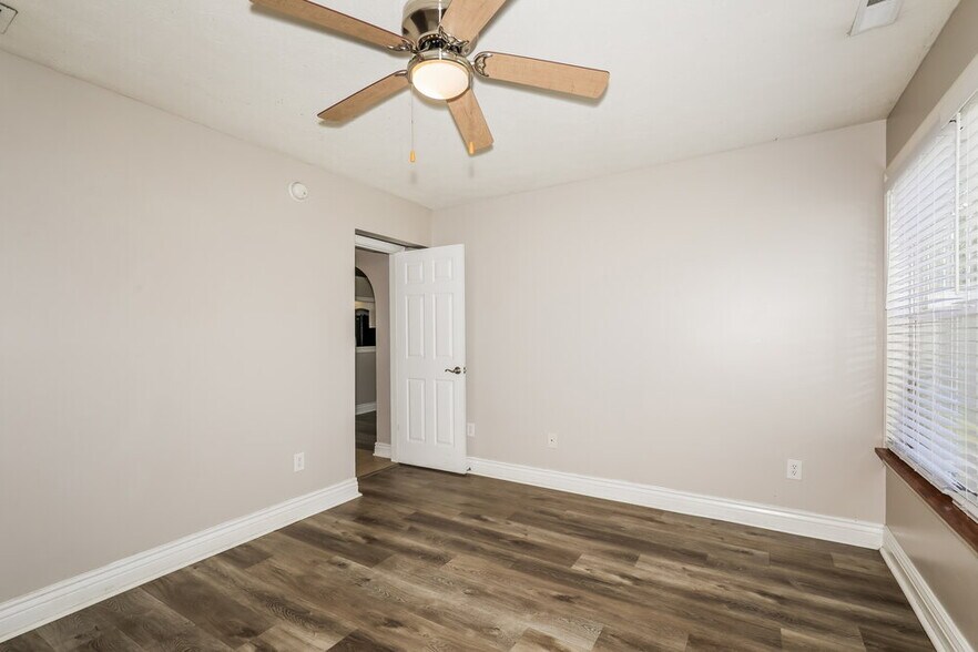 Building Photo - 10207 Carmine Dr
