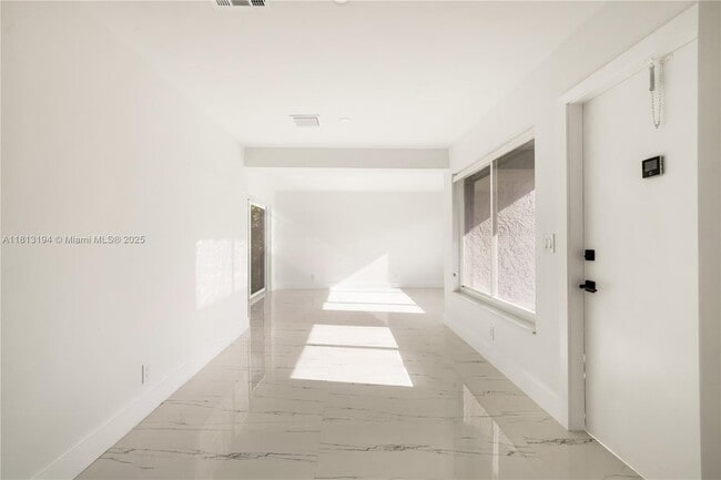 Building Photo - 2111 N 14th Ct