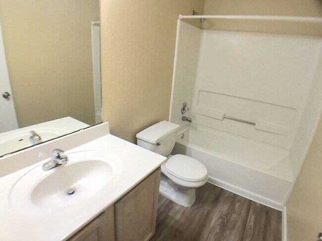 Building Photo - Ventana Ranch 3 bedroom. Newer Flooring! No Carpet. Huge open living space. Great location.