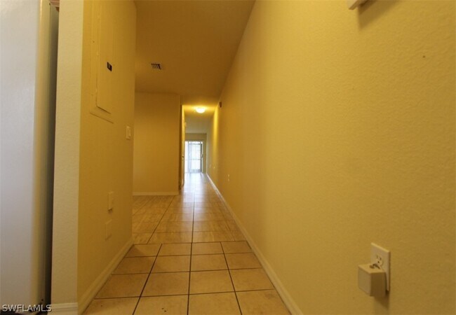 Building Photo - 9051 Gervais Cir