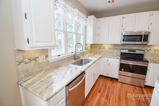 Building Photo - 5474 Grandview Ln