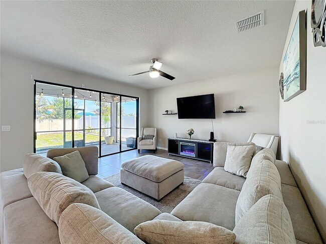 Building Photo - 2381 Rapollo Dr