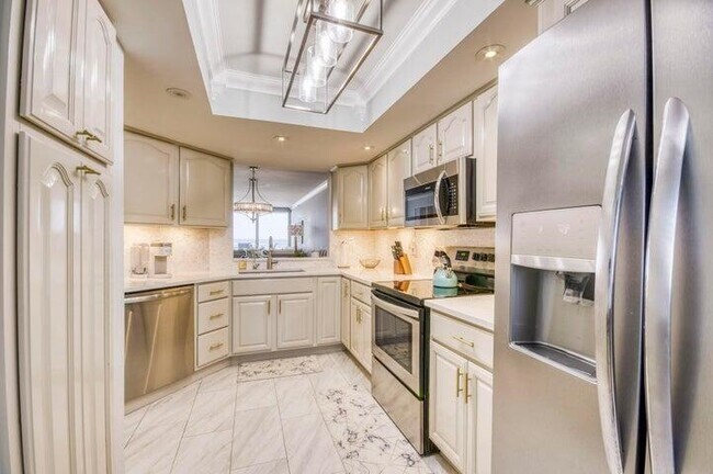 Building Photo - 9600 S Ocean Dr