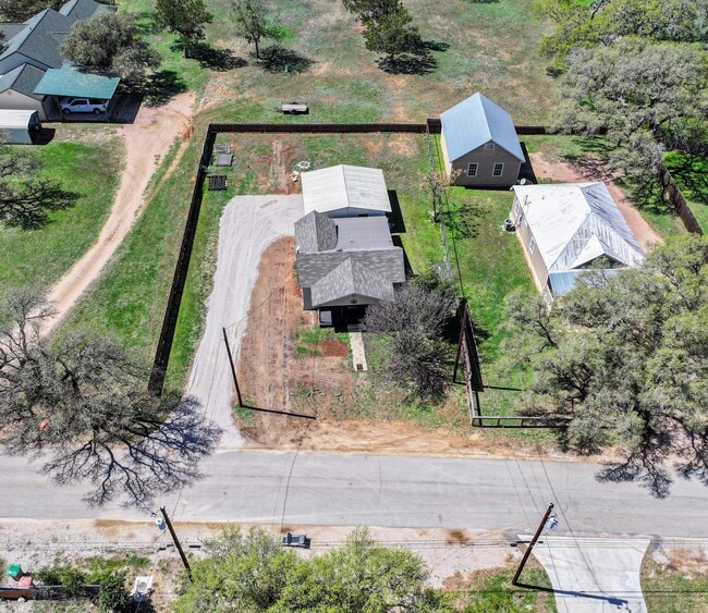 Building Photo - 103 N Ave Q