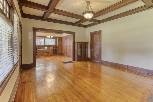 Building Photo - 734 E Peralta Wy