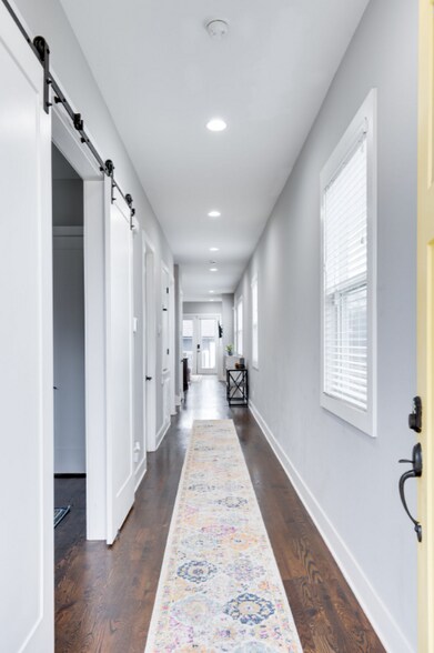 Building Photo - 338 Vivelle Ave