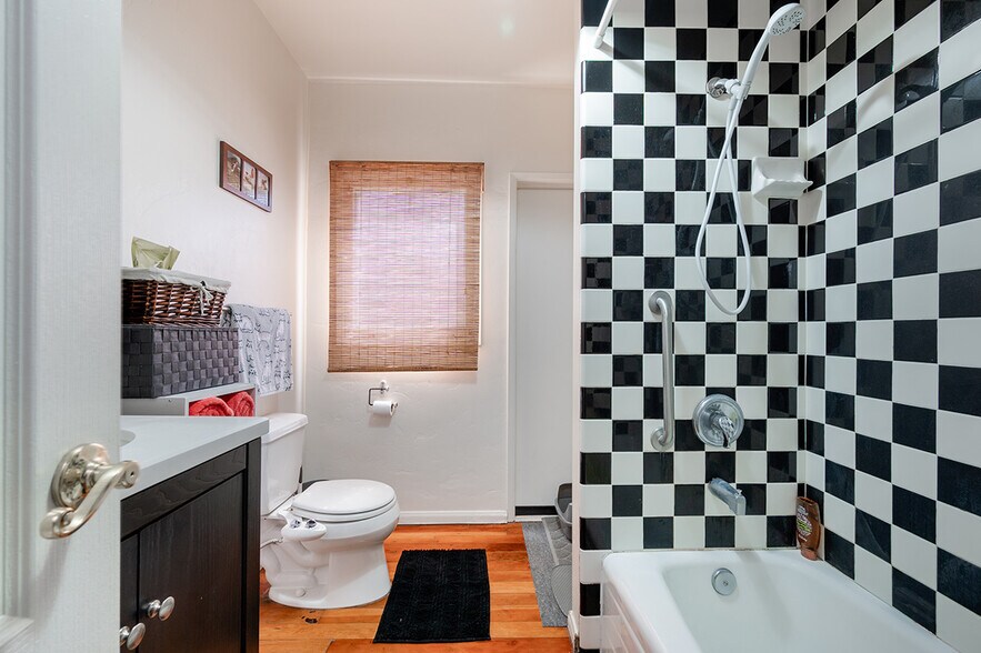 Building Photo - 4979 Randlett Dr