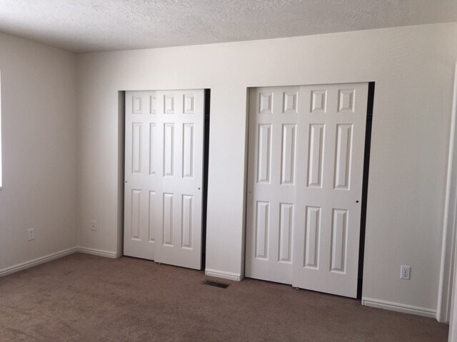 Building Photo - Clearfield 4 bedroom, 3 bathroom home. Big...