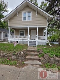 Building Photo - Spacious 3 bedroom/ 1 bathroom in Kansas City!