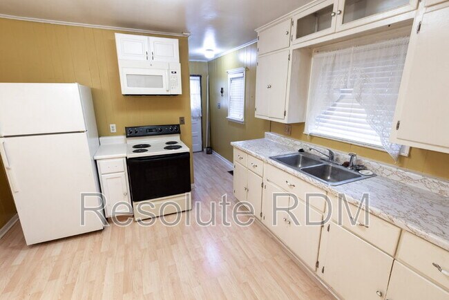 Building Photo - 1644 N Centennial St