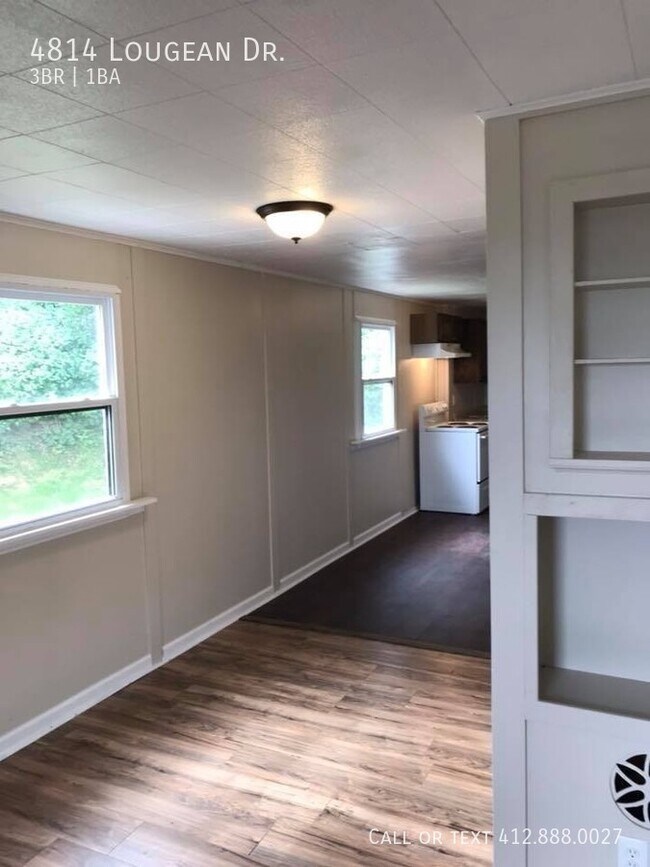 Building Photo - Lincoln Place- 3 BEDROOM / 1 BATHROOM HOUSE