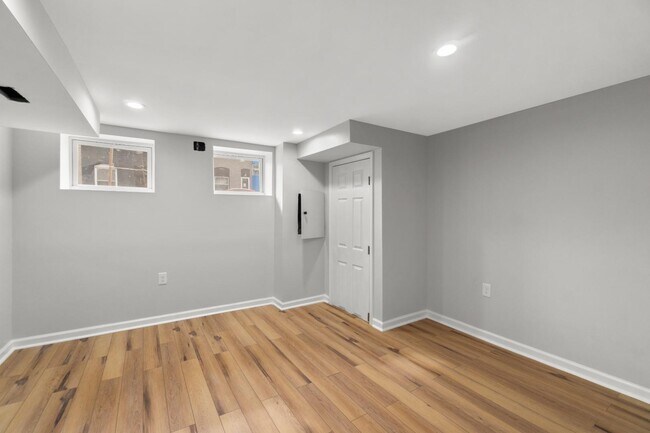 Building Photo - 2526 E Fayette St