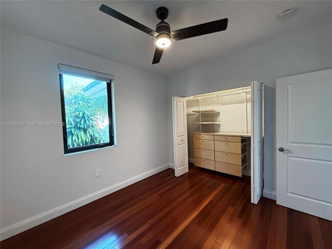 Building Photo - 455 Amalfi Ave