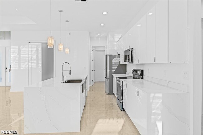 Building Photo - 821 NW 37th Pl