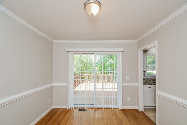 Building Photo - 508 Lakeview Ave