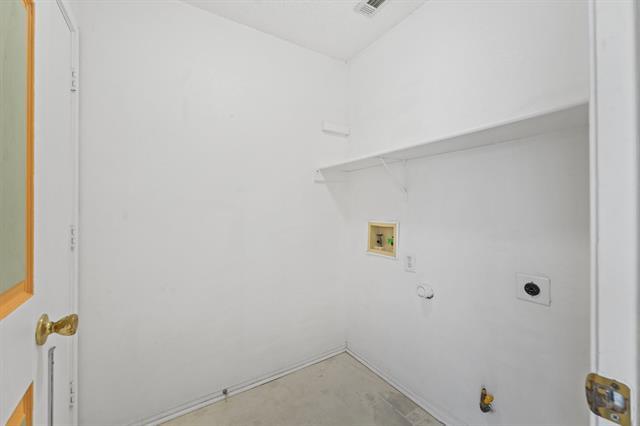 Building Photo - 2305 Valley Creek Dr