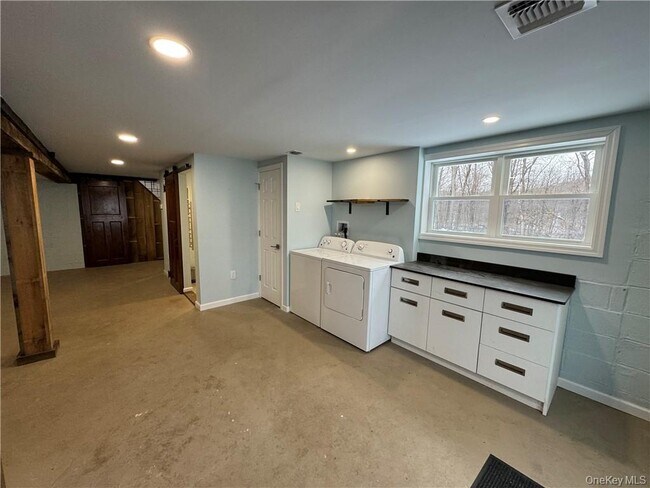 Building Photo - 317 Overlook Ct