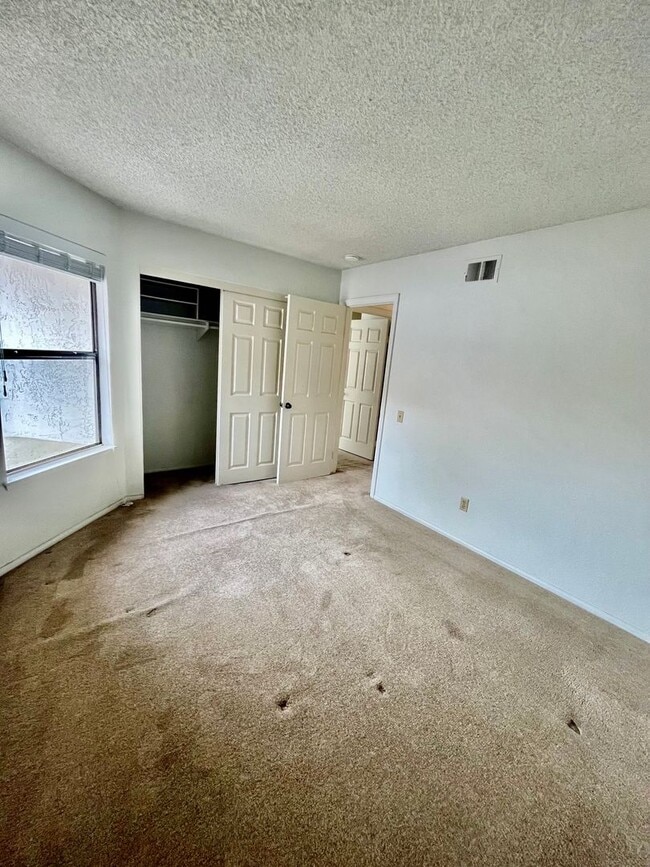 Building Photo - HUGE 2BD/2BA CLAIREMONT CONDO W/ 2 CAR GARAGE - ONLY $3,295/MONTH
