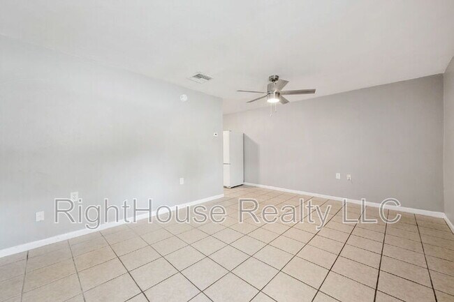 Building Photo - 907 Center Ave