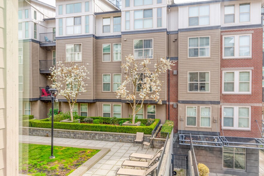 Building Photo - 11000 NE 10th St