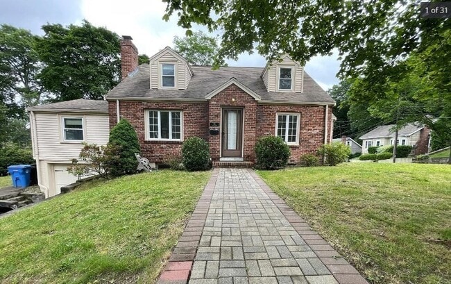 Building Photo - 90 Cabot St