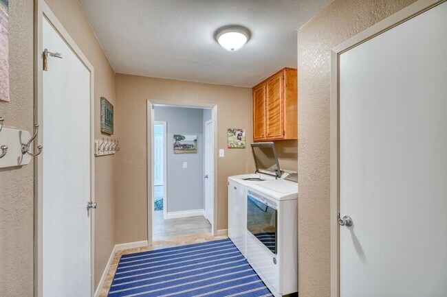 Building Photo - 724 S Chaparral