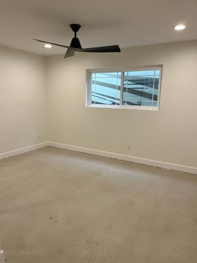 Building Photo - 3276 Valarie Ave