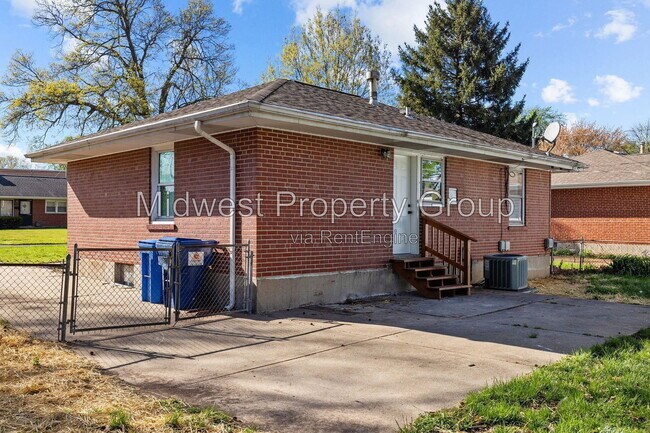 Building Photo - 1410 St Bernadette Ln