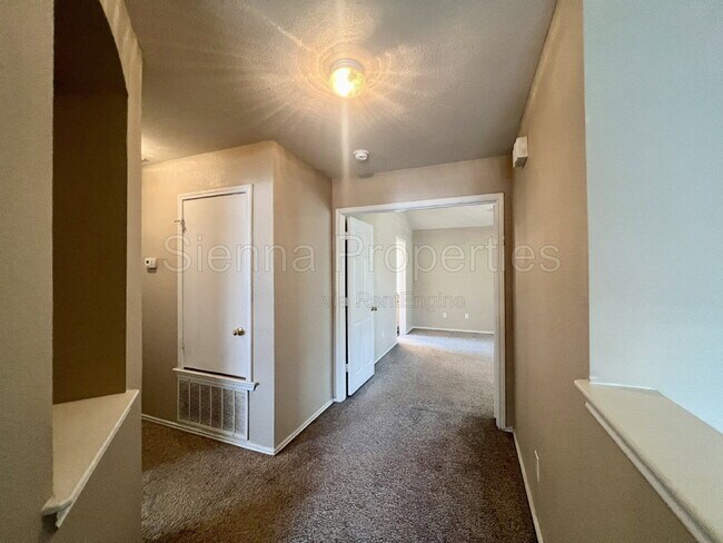 Building Photo - 725 Sampson