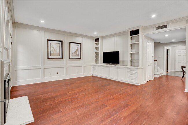 Building Photo - 7514 Olympia Dr