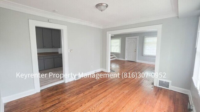 Building Photo - 2607 E 73rd St