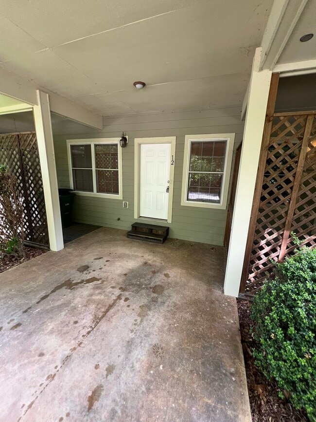 Building Photo - Arden 2 Bedroom Townhome:  Quiet and Spacious