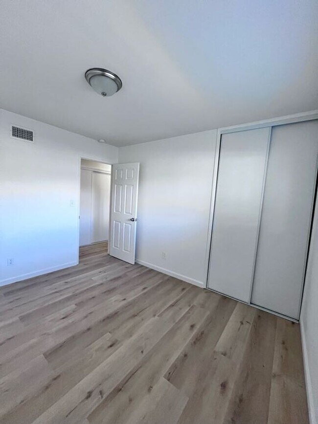 Building Photo - NEWLY RENOVATED South Redlands Home