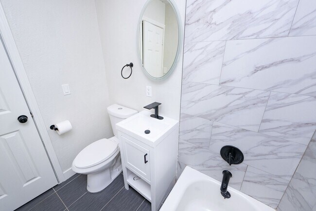 Building Photo - 2813-15 46th St