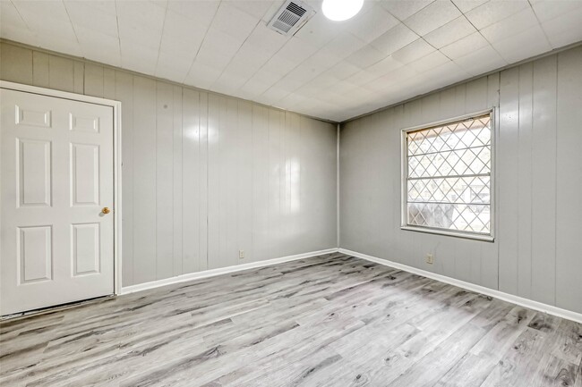 Building Photo - 5962 Willow Glen Dr